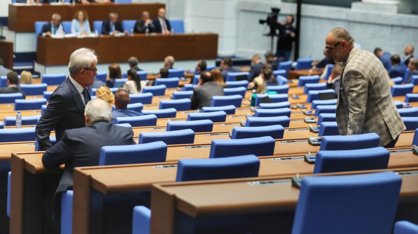 Ще има ли кворум? Втори опит за подновяване работата на депутатите