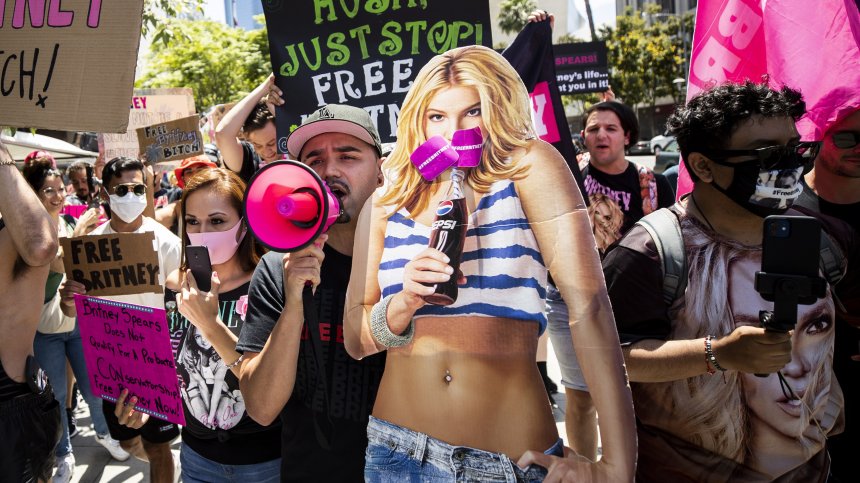Съдът попари Бритни Спиърс, баща ѝ остава неин настойник