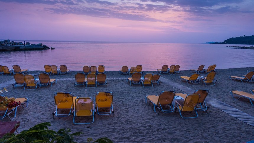 Приключи авантата на гръцките плажове, задължителна е консумацията между 30 и 100 евро