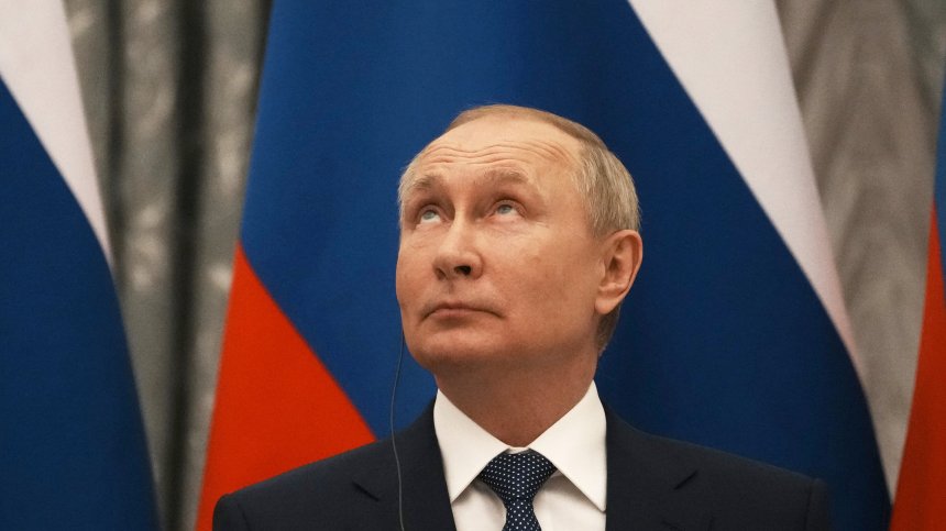 Френска медия: Путин "играе шах", но близо до Европа се играе покер