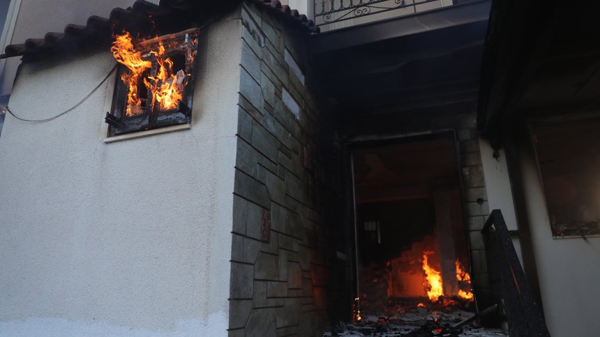 Екстремни горещини и огромни пожари в Гърция и САЩ