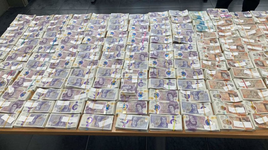 За 2 дни митничари хванаха валута за над 1,6 млн. лв., укрита в 5 автомобила