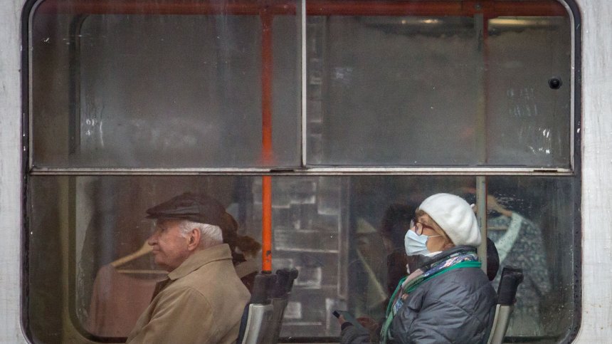 713 са вече заразените с коронавирус у нас, 27 от тях са деца