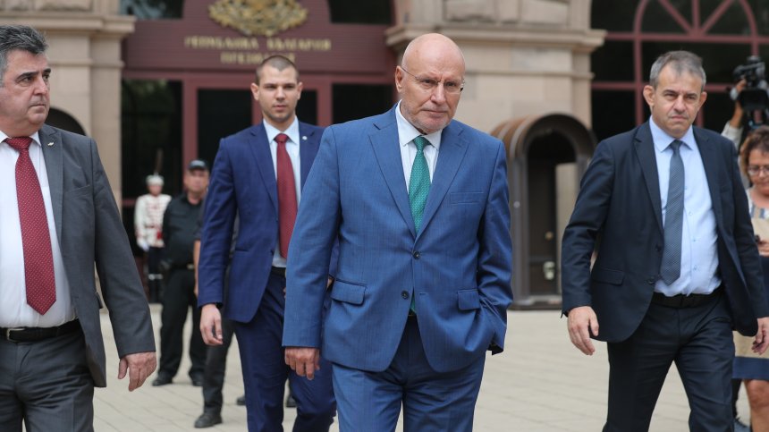 Управителят и подуправителите на БНБ напускат, ако бъдат назначени за служебни премиери