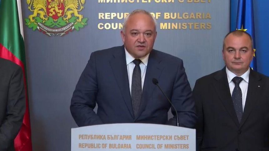 Скандалът с мантинелите: Министри и ГЕРБ в остър спор за договори за стотици милиони