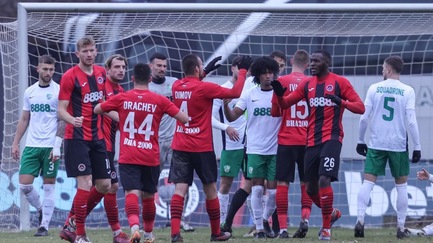 "Локомотив" (София) спря серията си от 4 поредни загуби като би "Берое" с 2:1