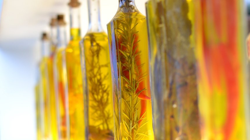 Кой зехтин е подходящ за готвене и опасен ли е, когато започне на горчи?