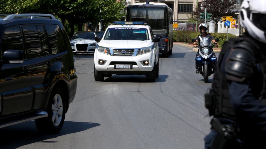 Арестуваха двама служители на бреговата охрана в Гърция за трафик на наркотици