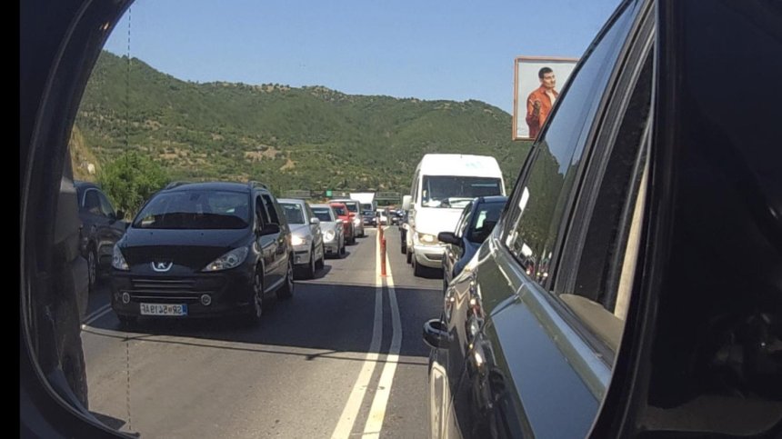 Километрични опашки в Кресненското дефиле в посока Гърция