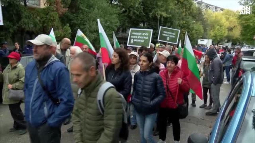 "Писна ни да дишаме мръсен въздух": Протест срещу завод във Велико Търново
