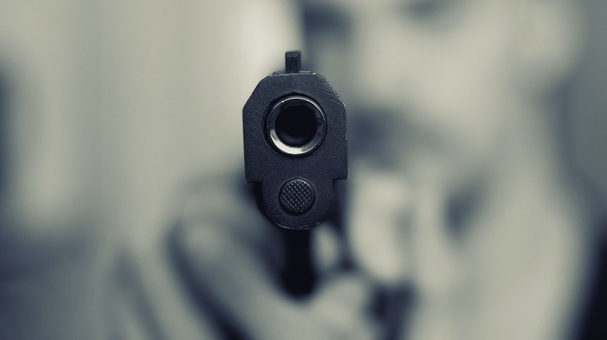 55-годишен стреля по мъж в магазин в столицата