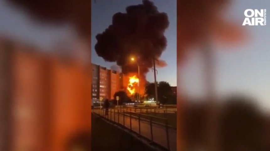 Шест са жертвите, 19 са ранените след падането на военен самолет върху блок в Русия