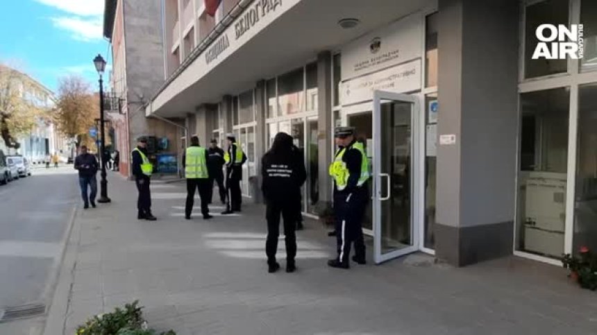 Властите нахлуха в общината в Белоградчик, разследват схема със сметосъбирането