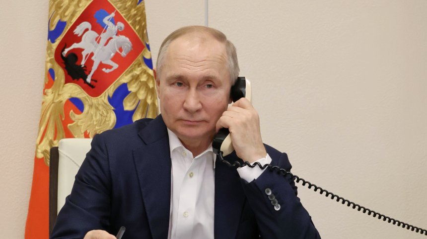 Владимир Путин не се притеснява да звънне пръв на Доналд Тръмп