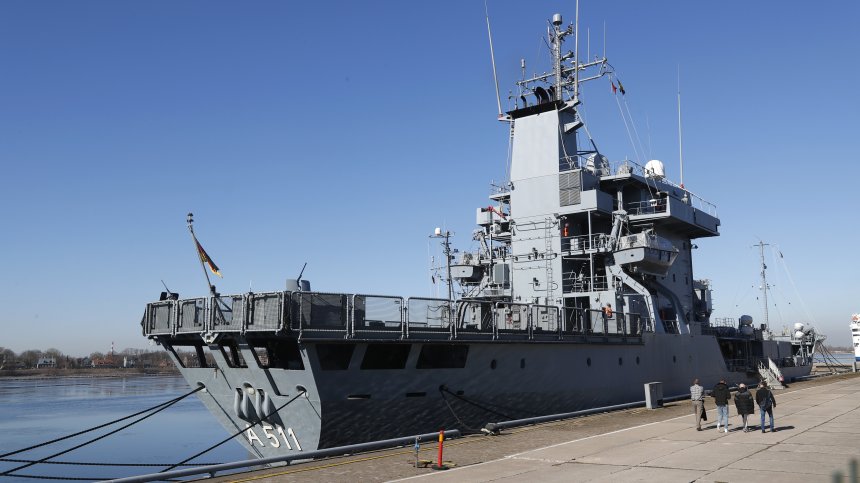 САЩ отрекоха миноносецът им да е прогонен от Южнокитайско море