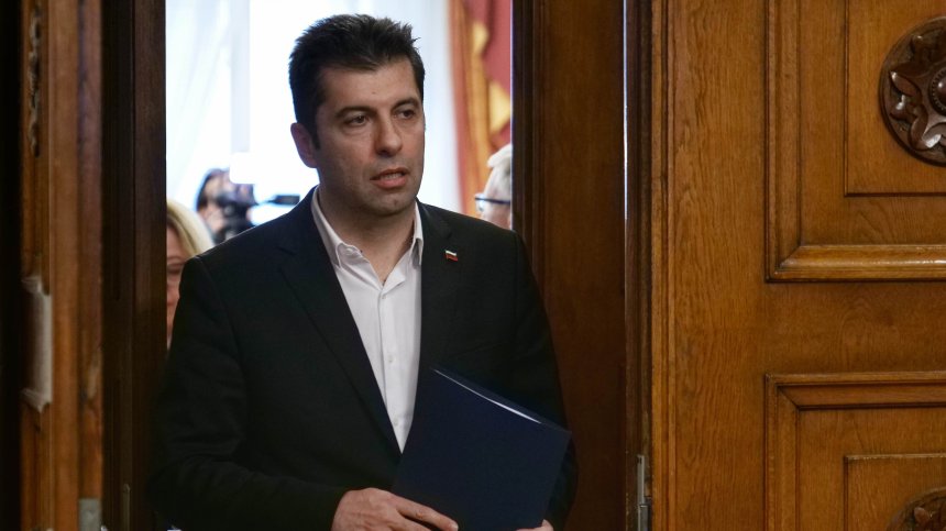 Петков: Няма да подкрепим правителство на ГЕРБ-ДПС, за което си мечтае Пеевски