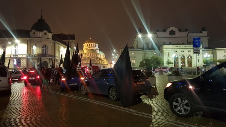 "Системата ни убива" на седми пореден протест срещу Симеонов 