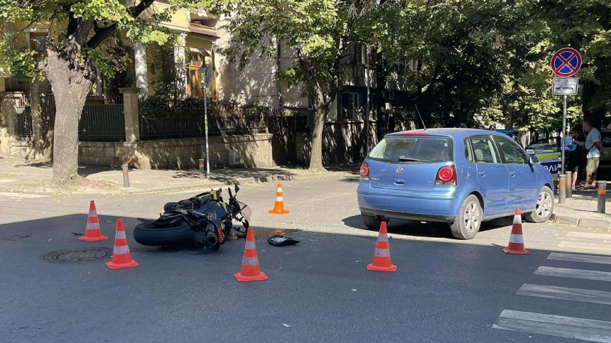 Катастрофа между мотор и лек автомобил в Стара Загора