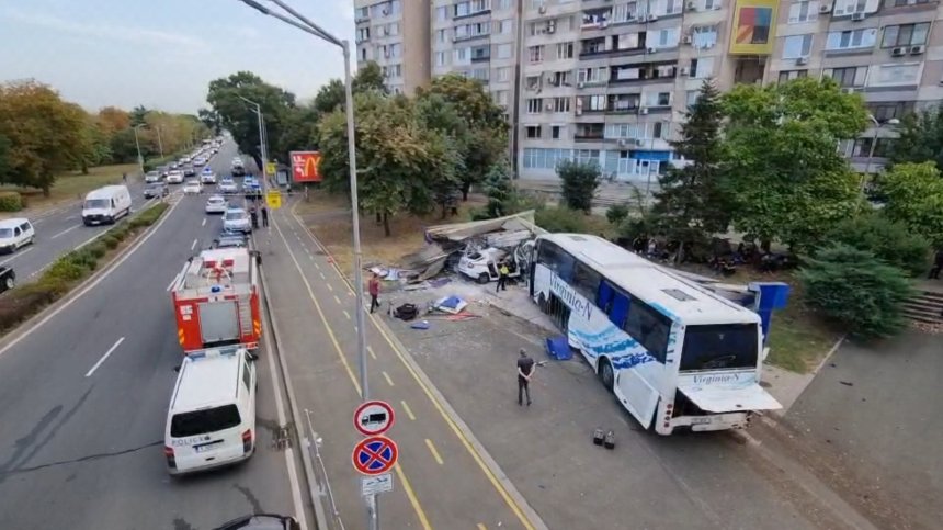 Откриват паметна плоча на двамата полицаи, загинали в гонка с мигранти в Бургас