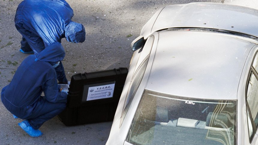 Взрив рани двама и разруши сграда в предградие на Солун