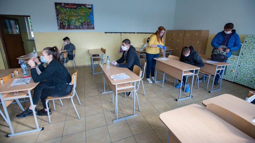 МОН въвежда входно ниво за 9 клас, практически умения заменят зубренето