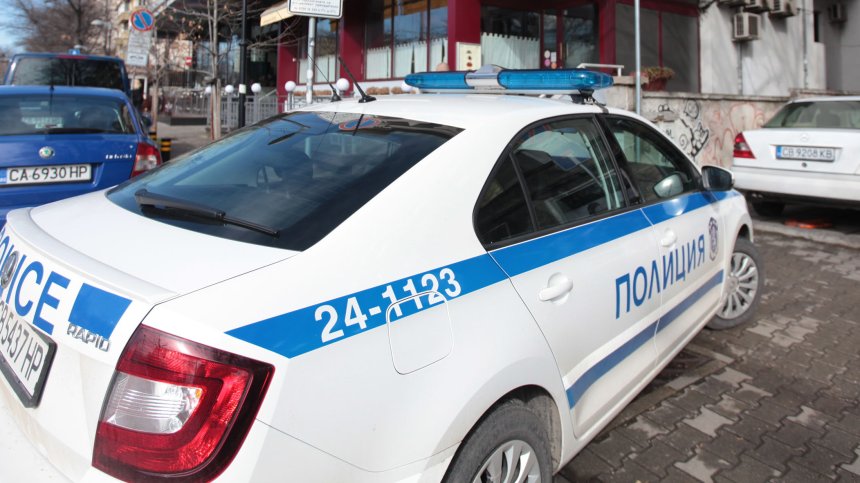 Задържаха посредник на ало измамника от Разградско, оставял парите в Румъния