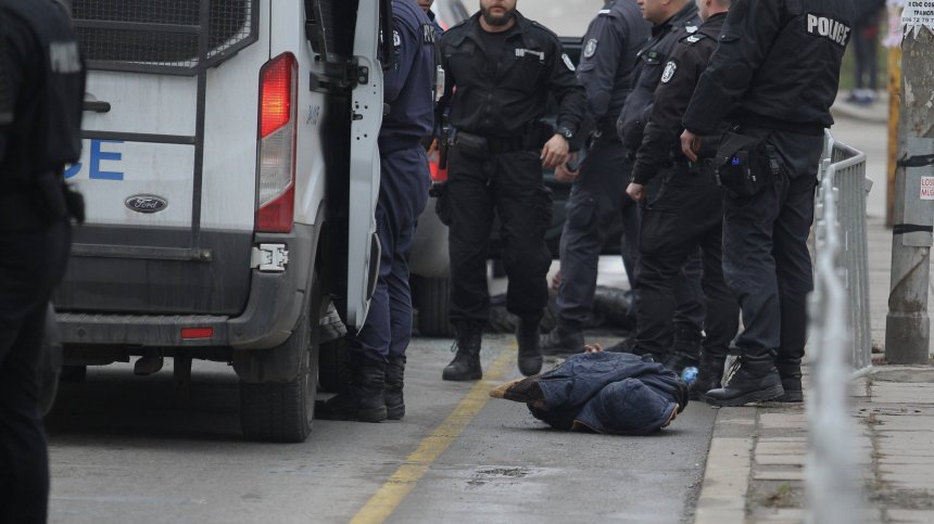 Полицаи нахлуха в хостели, магазини, заведения в София 