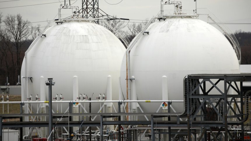 Обратен завой - все повече страни отказват руски петрол и природен газ, връщат танкери
