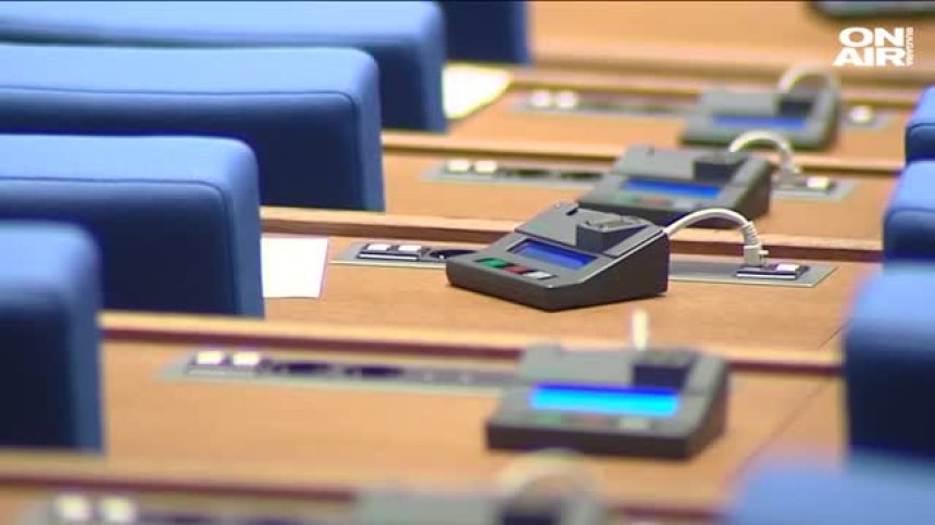 ГЕРБ и БСП взаимно се нападнаха заради пътищата в страната
