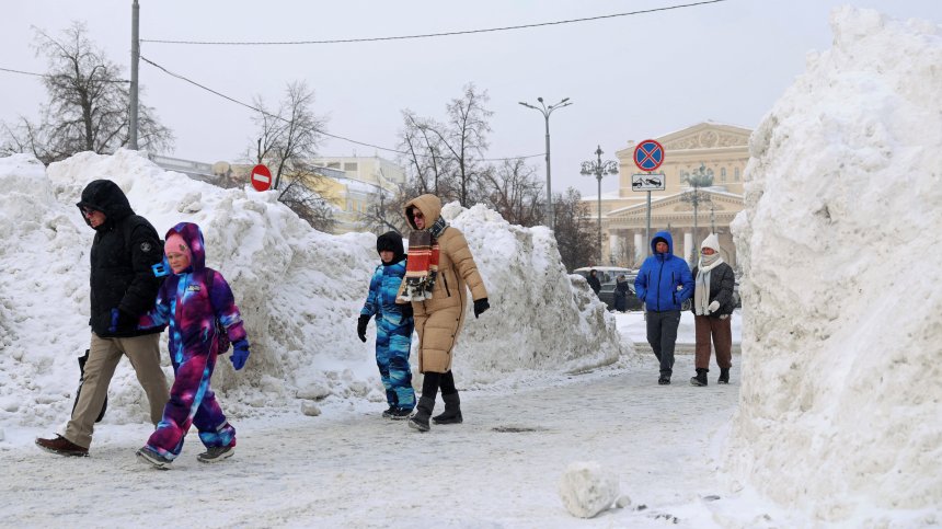 Москва е блокирана от рекорден снеговалеж от циклона "Вали"