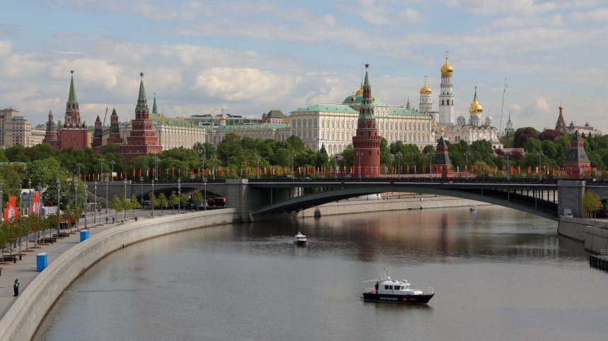 Украйна "поздрави" гостите на Владимир Путин за парада с над 500 дрона за часове