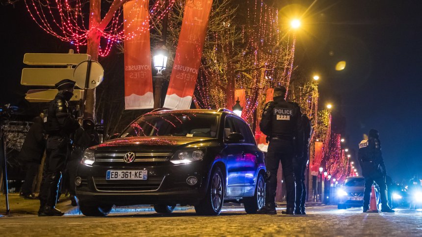 Скандал във Франция: Над 3 000 души на незаконно парти