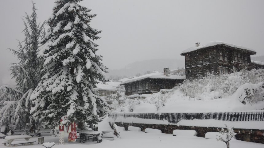 В 280 училища от 13 области утре е неучебен ден