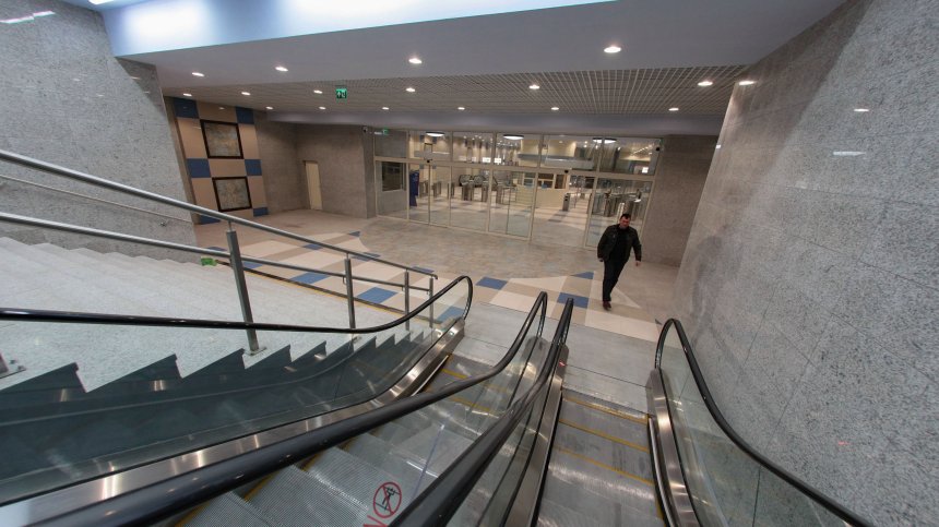 Задържаха под стража младежа, нападнал деца в метрото в София