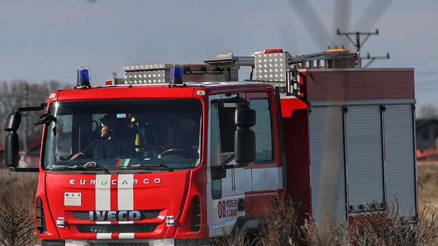 Локомотив на товарен влак се запали в Старозагорско