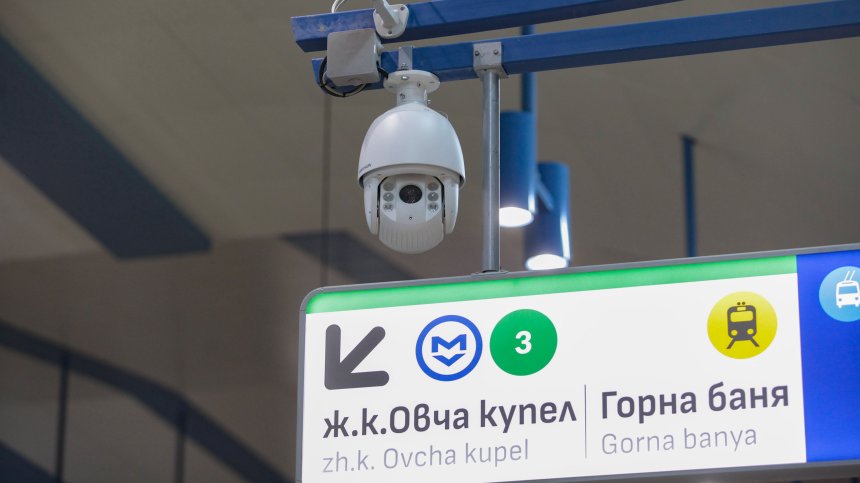 Дете на 6 години избяга от възрастен в центъра на София и се загуби в метрото