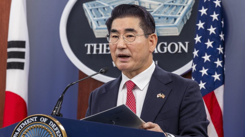 Арестуваният бивш министър на отбраната на Южна Корея опита да се самоубие