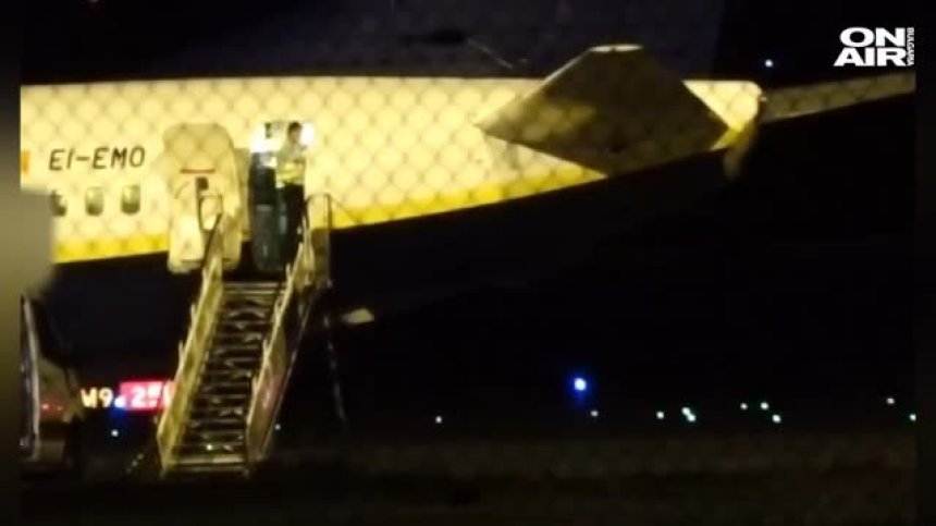 Самолет със 160 пътници кацна непредвидено в Берлин, претърсваха го с часове