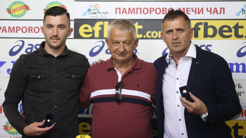 Крушарски се запъна за Акрапович в ЦСКА