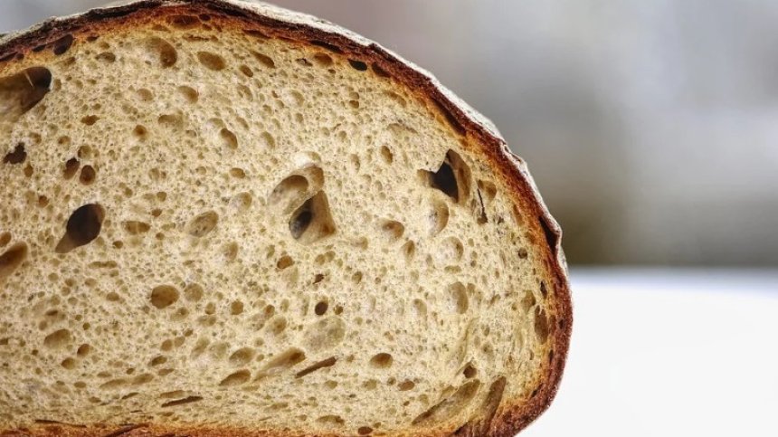 Дарител остави хляб на метростанция "Младост" за нуждаещи се (+видео)