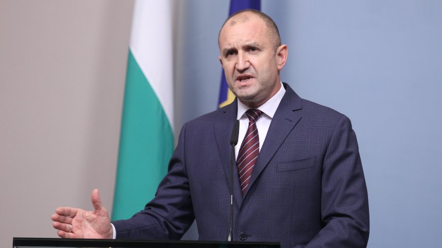 КС гледа искането на Радев спрямо комисията за нова Конституция