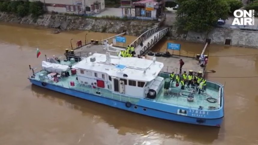 Как се реди трасе на метро влак или как се навигира караб - ученици учат в реална среда