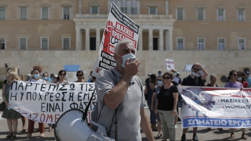 Медиците в Гърция протестират заради Ковид ограниченията в работата им