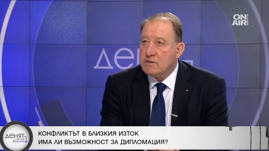 Ангел Найденов: Чувства се поражение в Иран, но няма признаци, че режимът ще падне