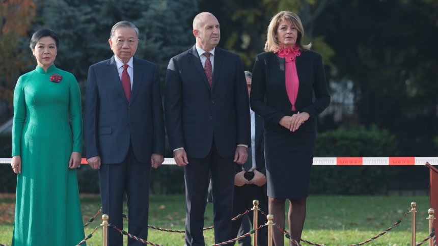 Радев посрещна с "Шкода"-та генералния секретар на Виетнамската комунистическа партия