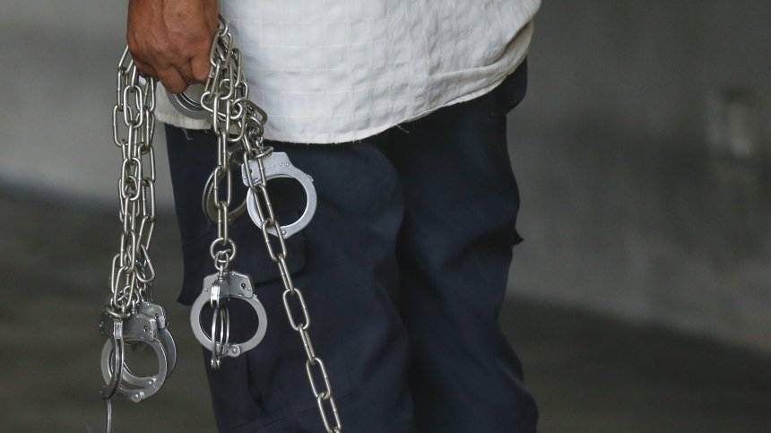 За първи път в САЩ осъдиха родители, купили на сина си оръжие, убил човек