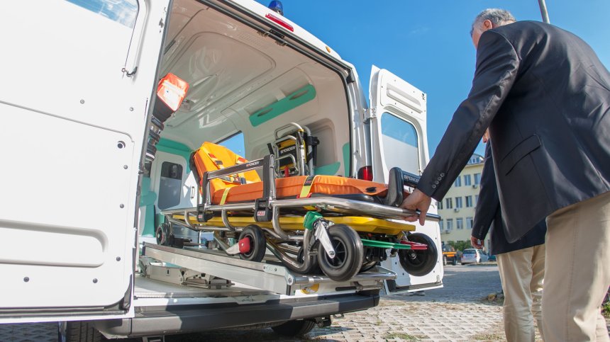 Мъж е с опасност за живота след свада в Ямбол, работник посегна с компресор