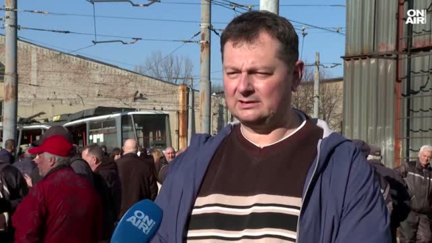 Tоалетни без вода, скандали... Не само заплатите тормозят шофьорите от транспорта в София