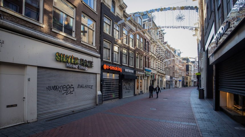 Филм без край: Европа и САЩ се стягат за вълната от Омикрон