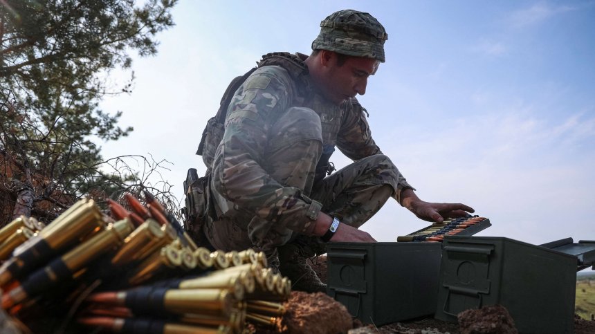 Украинските военни усилено се подготвят за бойните действия на фронта (СНИМКИ)